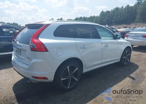 2015 Volvo Xc60 T6 R-Design Platinum z USA, uszkodzony, nr VIN YV4902RH2F2566313